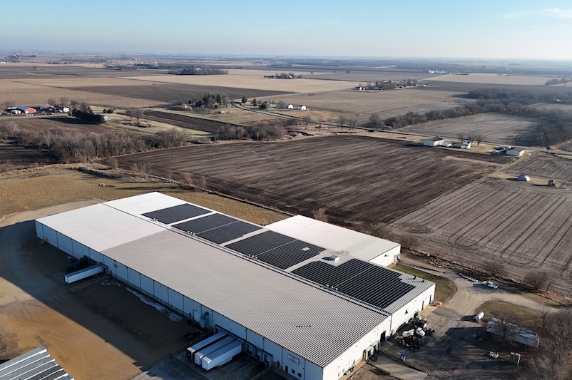 REC Solar, Kingspan Insulation, and Dynamic Energy Complete 881 kW Rooftop Solar Installation in Mendota, Illinois